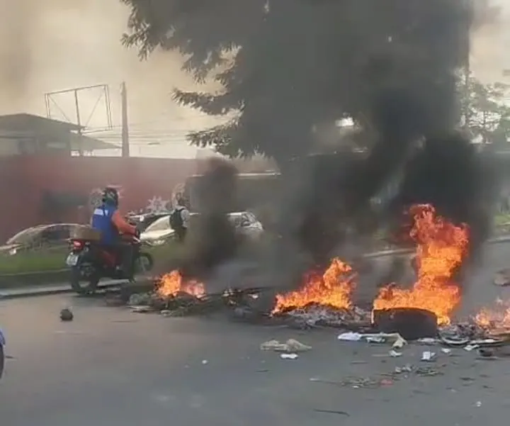 Imagem ilustrativa da imagem Protesto bloqueia por quase 3 horas PE-05 em Camaragibe após acidente fatal