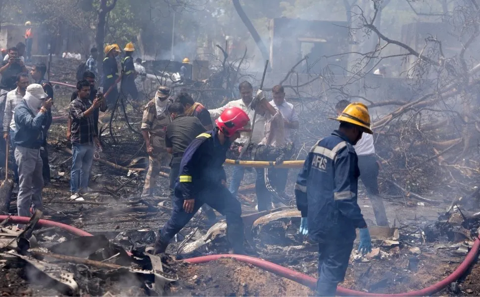 Imagem ilustrativa da imagem Polícia afirma que há dois sobreviventes de queda de avião na Índia