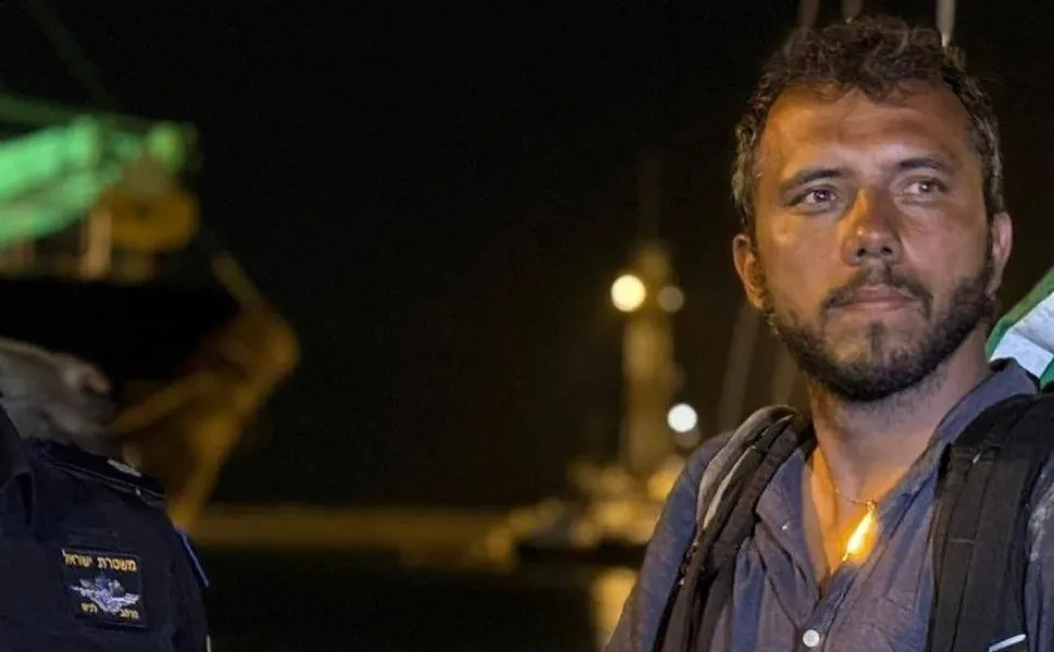 Imagem ilustrativa da imagem Quem é Thiago Ávila, brasileiro interceptado por Israel em barco humanitário