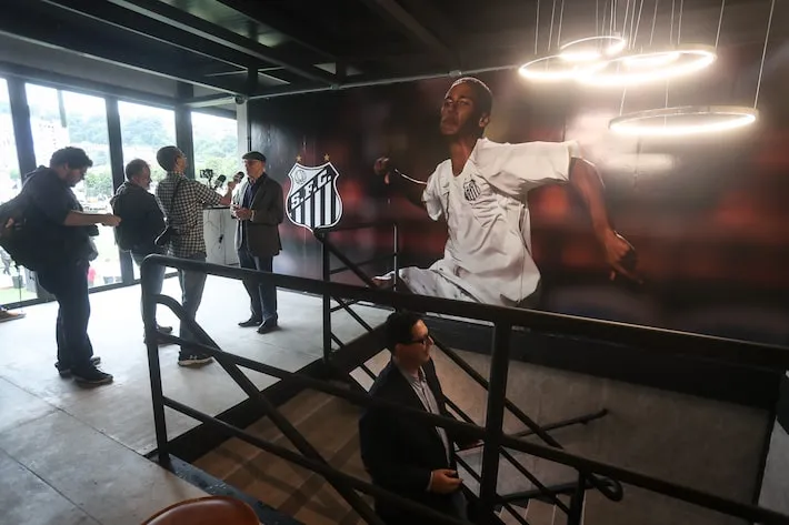 Imagem ilustrativa da imagem Santos inaugura novo CT, reformado com apoio de Neymar Pai, e anuncia centro em Praia Grande