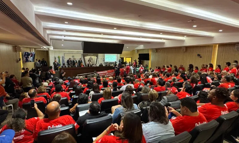 Imagem ilustrativa da imagem Sintepe convoca paralisação para pressionar votação de reajuste salarial na Alepe