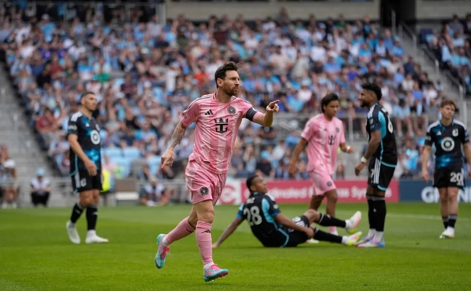 Imagem ilustrativa da imagem Messi amplia sequência incrível pós-mundial em goleada do Inter Miami