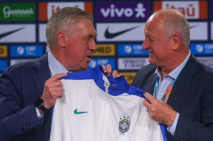 Imagem ilustrativa da imagem Ancelotti posa com Felipão e pede apoio dos brasileiros à seleção: ‘Precisamos de todos vocês’