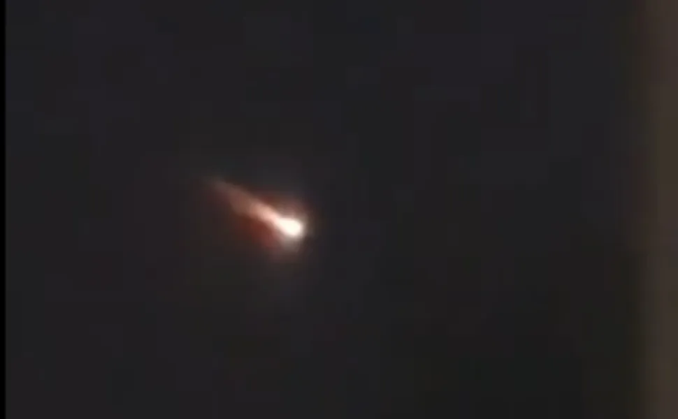 Imagem ilustrativa da imagem Bola de fogo cruzando o céu do Brasil possivelmente era foguete da SpaceX