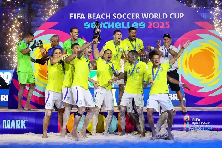 Imagem ilustrativa da imagem Brasil é hepta ou hexadeca da Copa do Mundo de Futebol de Areia? Veja que títulos são considerados