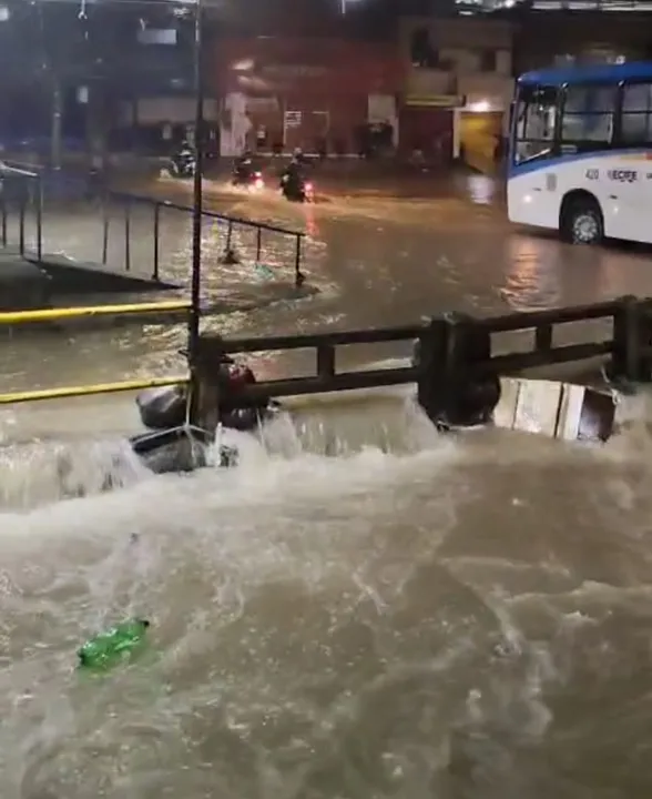 Imagem ilustrativa da imagem Chuvas intensas já causam transtornos no Grande Recife