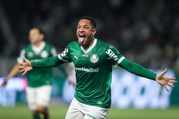 Imagem ilustrativa da imagem Como Vitor Roque retomou faro artilheiro e ajudou Palmeiras a se livrar de resultados amargos