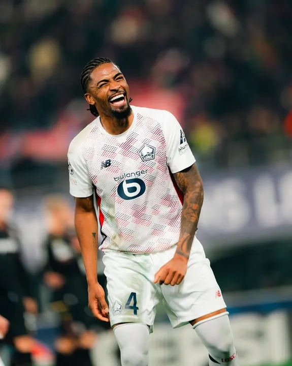 Imagem ilustrativa da imagem Conheça Alexsandro, zagueiro do Lille que foi catador de latinhas e debuta na seleção com Ancelotti