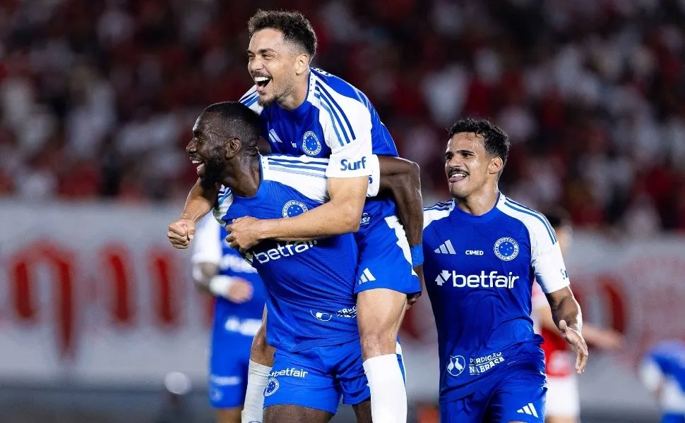 Imagem ilustrativa da imagem Cruzeiro bate Vila Nova com Eduardo iluminado e avança na Copa do Brasil