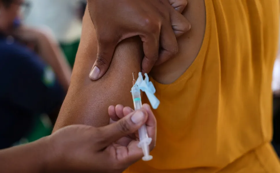 Imagem ilustrativa da imagem Dia D: Vitória aplica mais de 2600 doses de vacina da gripe