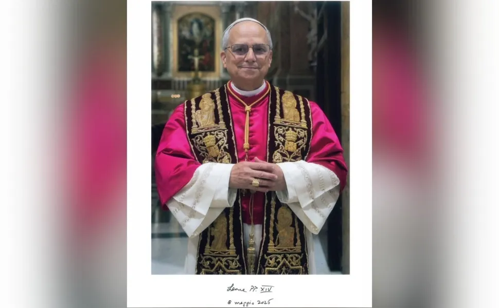 Imagem ilustrativa da imagem Divulgada foto oficial e assinatura do Papa Leão 14