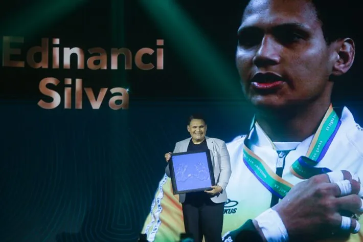 Imagem ilustrativa da imagem Edinanci Silva é aclamada anos após ser alvo de preconceito: ‘Nunca lutei judô por reconhecimento’