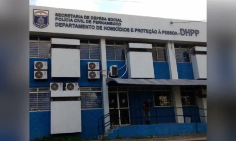 Imagem ilustrativa da imagem Idoso é morto a facadas dentro de casa e duas mulheres são presas por latrocínio