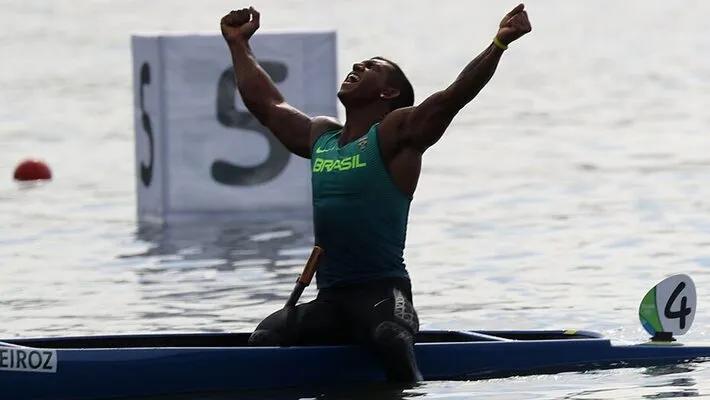 Imagem ilustrativa da imagem Isaquias Queiroz leva a medalha de ouro na Copa do Mundo de canoagem na Hungria