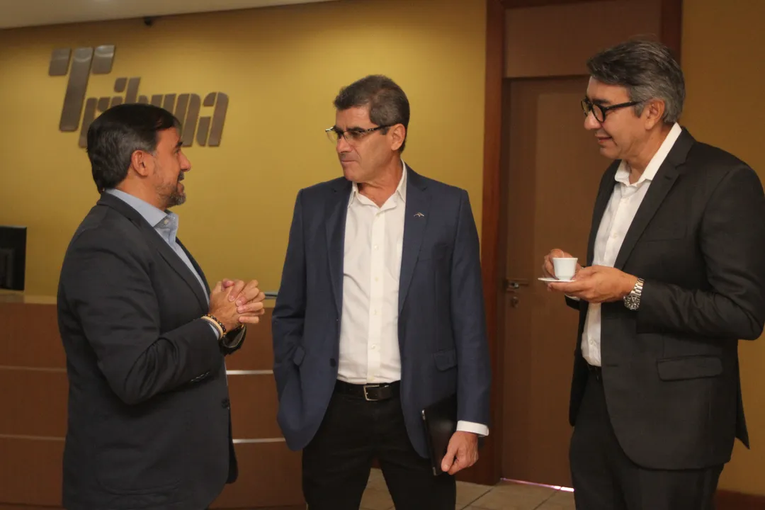 Imagem ilustrativa da imagem Jorge Oliveira, presidente da ArcelorMittal Brasil, visita a sede da Rede Tribuna