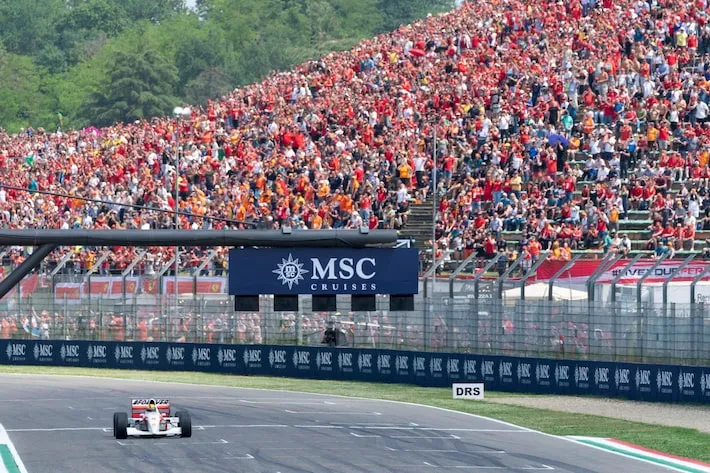 Imagem ilustrativa da imagem Morte de Senna, alta velocidade e traçado desafiador: Ímola fica entre o luto e o encanto na F1