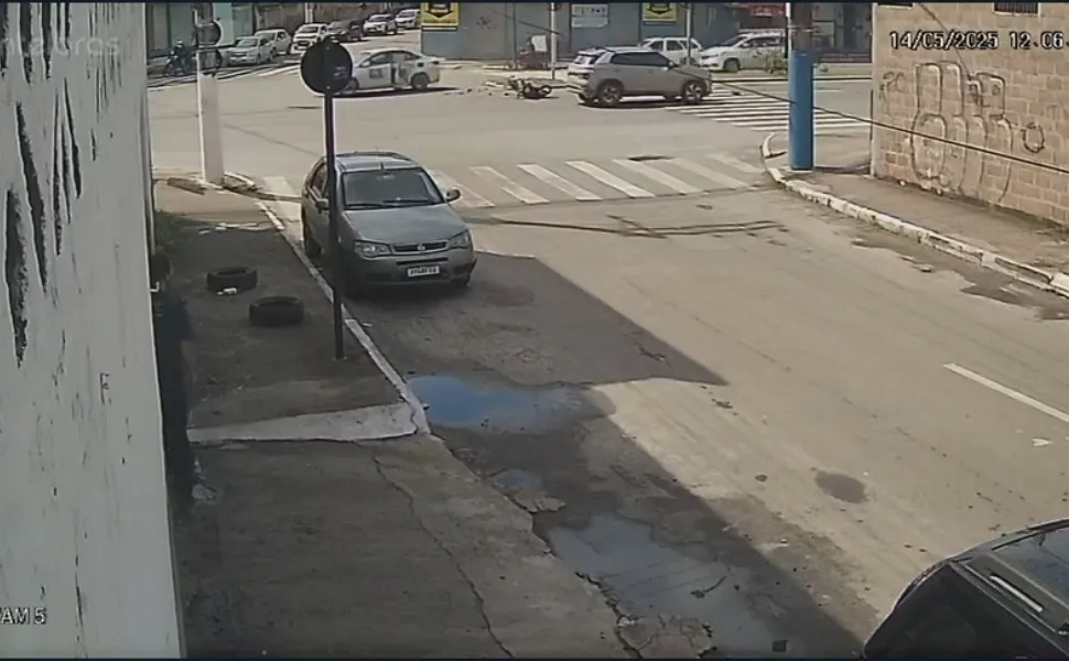 Imagem ilustrativa da imagem Motociclista é atingido por carro na Avenida Carlos Lindenberg