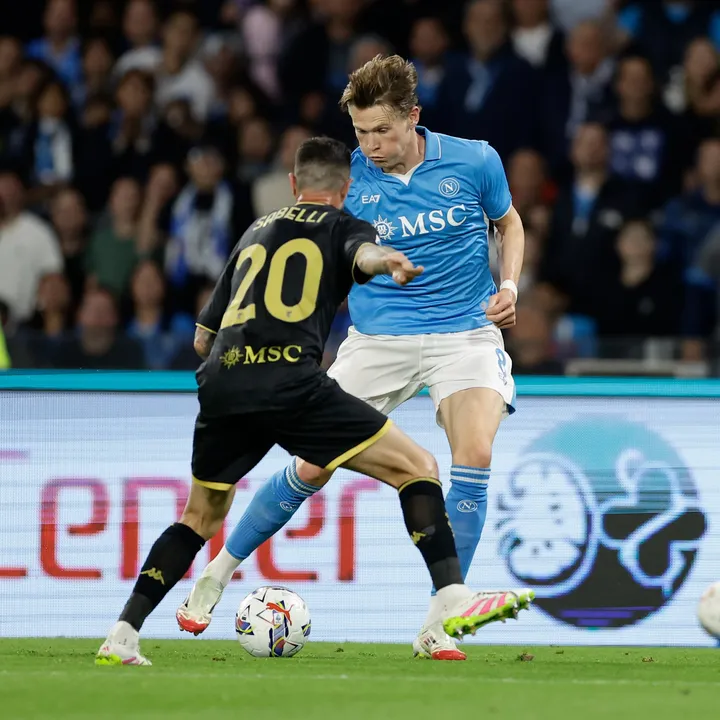 Imagem ilustrativa da imagem Napoli tropeça, dá esperanças à Inter de Milão e deixa Italiano indefinido