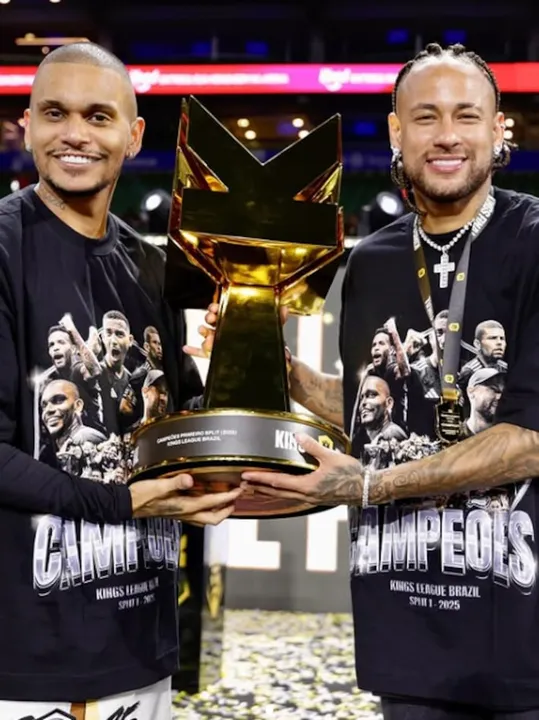 Imagem ilustrativa da imagem Neymar se declara a amigo após título da Kings League: ‘Vale a pena enfrentar qualquer coisa’
