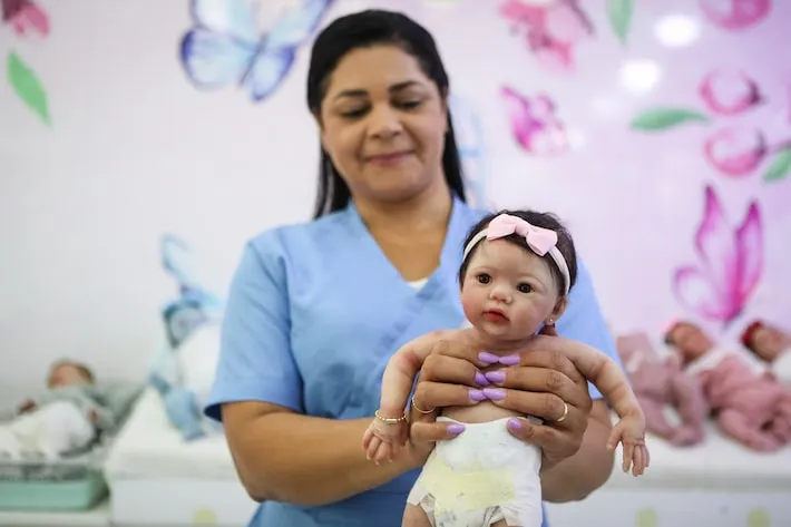 Imagem ilustrativa da imagem O que é um bebê reborn? Entenda polêmica que tem crescido nas redes sociais