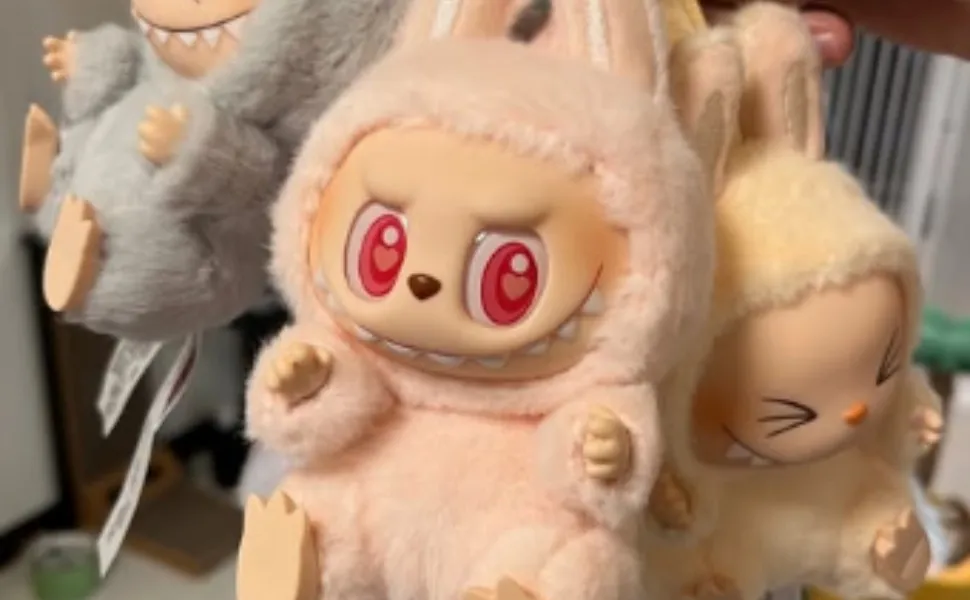 Imagem ilustrativa da imagem O que significa Labubu, brinquedo chinês que virou febre no Brasil?