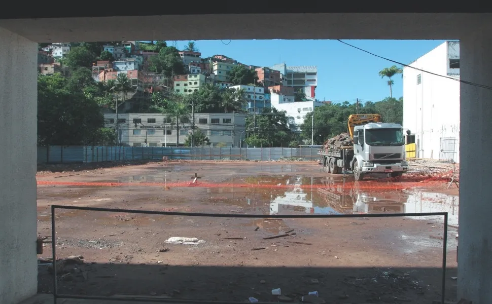 Imagem ilustrativa da imagem Obra do ginásio que desabou em Vitória só vai ser retomada após laudo