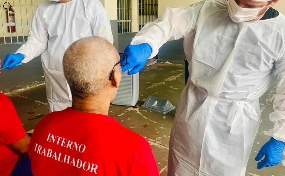 Imagem ilustrativa da imagem Polícia vai criar perfil genético de mil presos por crimes graves no ES
