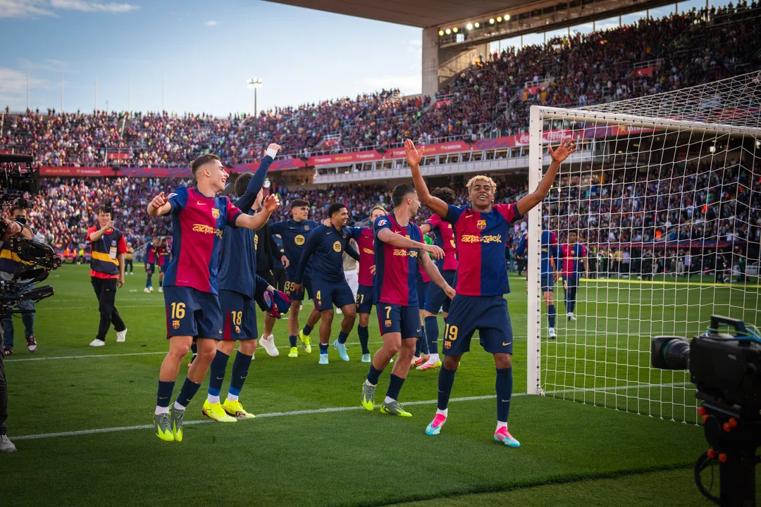 Imagem ilustrativa da imagem Raphinha ofusca Mbappé, Barcelona vira clássico sobre Real e fica perto do título
