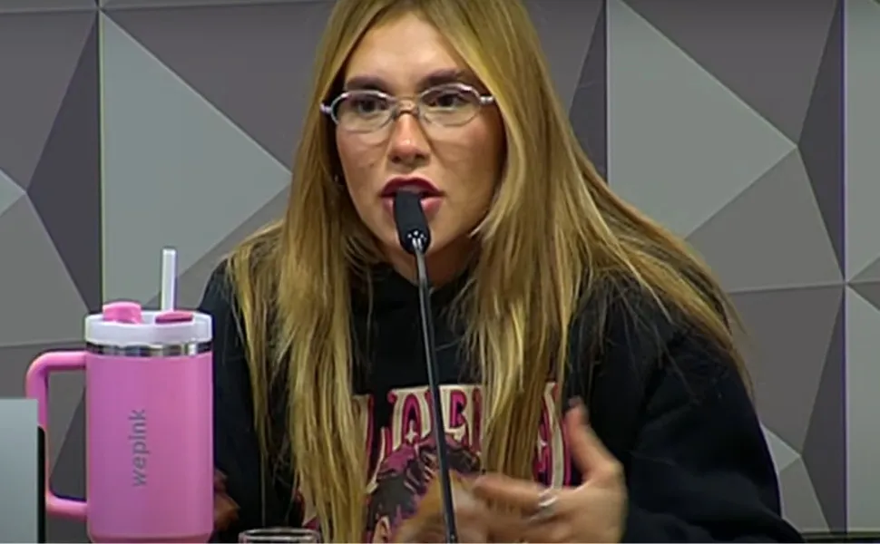Imagem ilustrativa da imagem Virgínia Fonseca usa moletom com o rosto da filha e copo de sua marca em depoimento