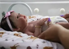 Imagem ilustrativa da imagem Homem preso por agredir criança ao se confundir com bebê reborn é solto; entenda