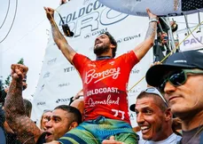 Imagem ilustrativa da imagem Surfe: Filipe Toledo bate velho ‘freguês’ e é campeão da etapa de Burleigh Heads na WSL