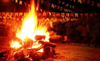 Imagem ilustrativa da imagem Vai fazer decoração junina? Veja como evitar acidentes com a rede elétrica