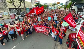 Imagem ilustrativa da imagem Professores rejeitam proposta da Prefeitura e continuam a greve