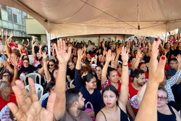 Imagem ilustrativa da imagem Acordo entre professores e prefeitura do Recife encerra greve que durou 14 dias