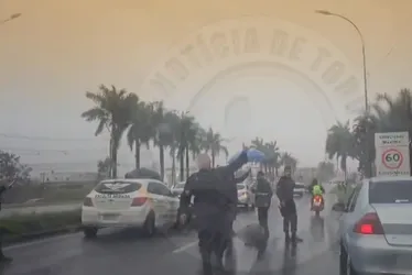 Imagem ilustrativa da imagem Adolescente de 14 anos morre após ser atropelado por caminhão na BR-101, na Serra