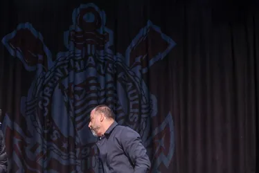 Imagem ilustrativa da imagem Augusto Melo deixa Parque São Jorge, diz que é presidente do Corinthians e vai fazer B.O.