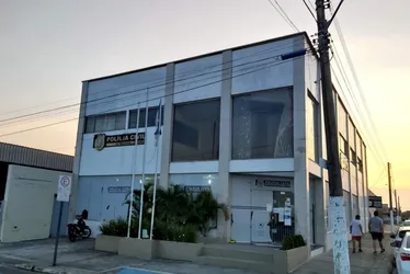 Imagem ilustrativa da imagem Bebê é encontrado em situação de abandono na beira de uma lagoa em Linhares