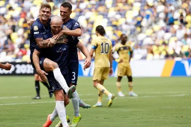 Imagem ilustrativa da imagem Boca leva gol de professor e empata com Auckland em eliminação melancólica