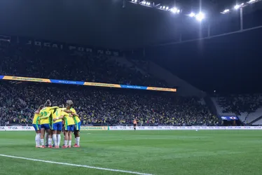 Imagem ilustrativa da imagem Brasil vence Japão com show de joia de 19 anos e retorno de Marta