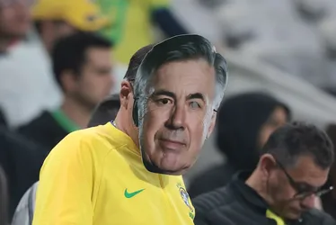 Imagem ilustrativa da imagem Brasil x Paraguai: veja imagens de mosaico em homenagem ao aniversariante Carlo Ancelotti