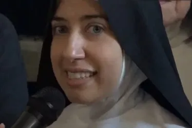 Imagem ilustrativa da imagem Brasileira 'bonita demais' para ser freira perde o cargo e quer justiça do Vaticano