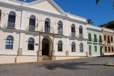 Imagem ilustrativa da imagem Câmara de Olinda barra impeachment de prefeita, mas tem seu próprio teto de vidro