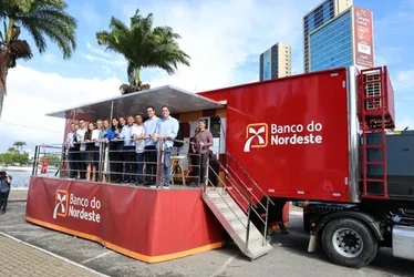 Imagem ilustrativa da imagem Carreta BNB chega ao Alto do Moura, em Caruaru, nesta segunda-feira (23)