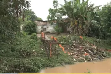 
          Imagem ilustrativa da imagem Chuva danifica muro de contenção no Recife e alaga vias em Olinda e Jaboatão
          