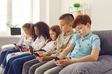 Imagem ilustrativa da imagem Cientistas querem reconhecer vício em redes sociais como transtorno em adolescentes