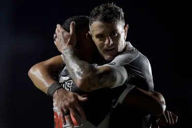 Imagem ilustrativa da imagem Com 'Dinizismo' ativado, Vasco vence e vai aos playoffs da Sul-Americana