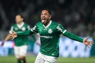 Imagem ilustrativa da imagem Como Vitor Roque retomou faro artilheiro e ajudou Palmeiras a se livrar de resultados amargos
