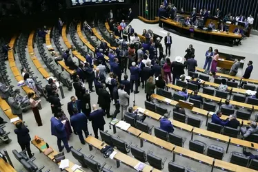 Imagem ilustrativa da imagem Congresso dá 10 dias para governo ter alternativa ao aumento do IOF