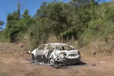 Imagem ilustrativa da imagem Corpo é encontrado dentro de carro carbonizado em Cariacica