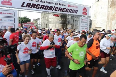 Imagem ilustrativa da imagem Corrida das Pontes movimenta o Recife na manhã deste domingo (1º)